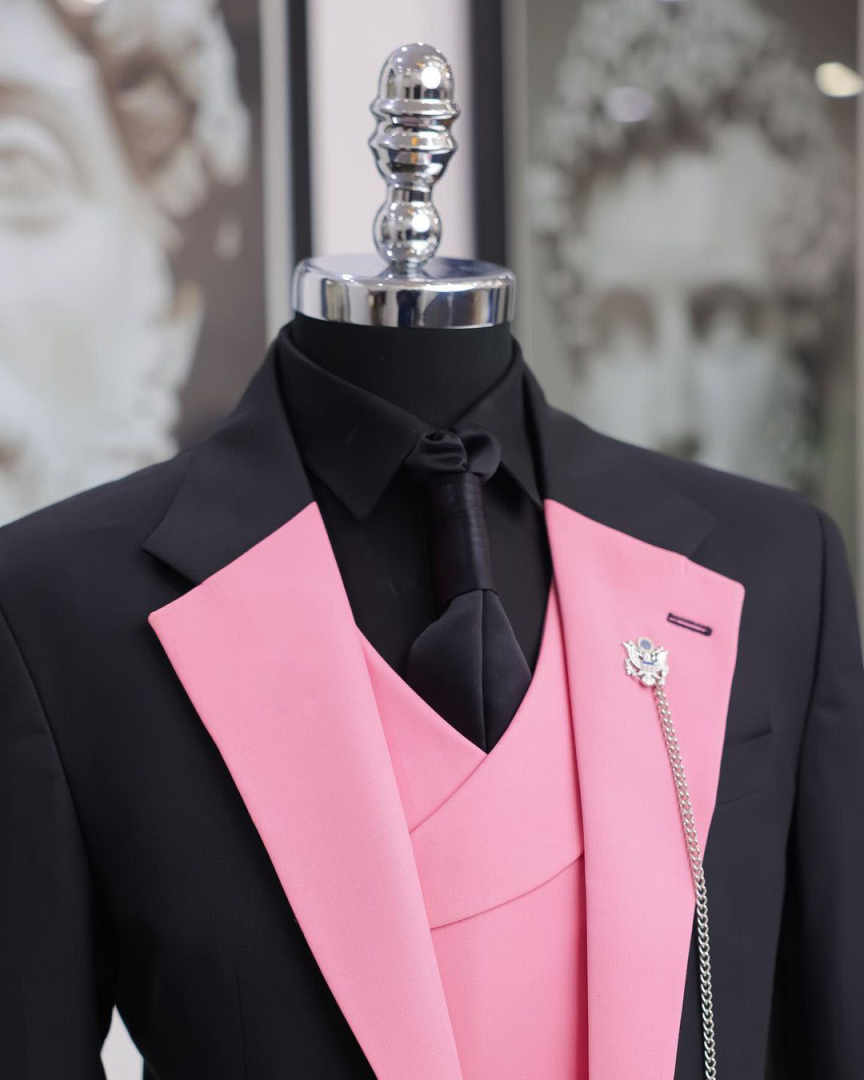 Luxuriöser Schwarz-Rosa Herren – Men Formal Wear Pink Bewertung und Preis